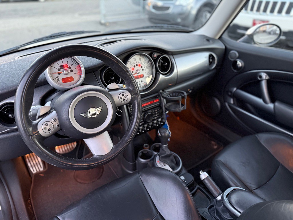 2006 MINI Cooper Image 10
