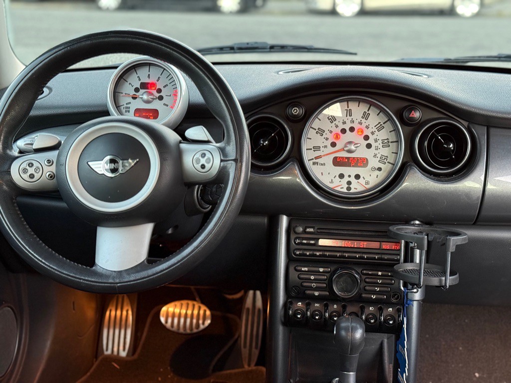 2006 MINI Cooper Image 17