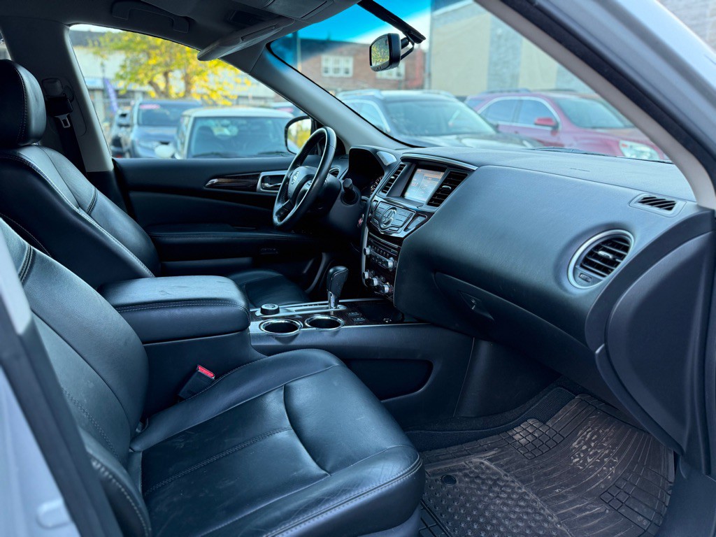 2014 Nissan Pathfinder Image 16