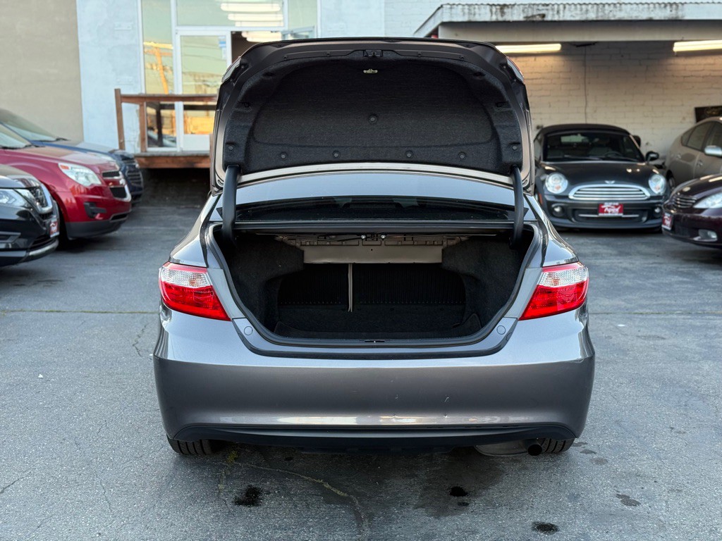 2015 Toyota Camry Image 7
