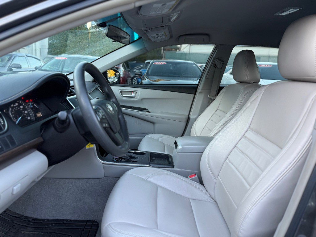 2015 Toyota Camry Image 9