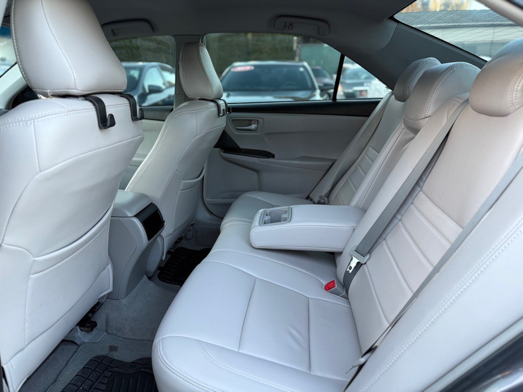 2015 Toyota Camry Image 11