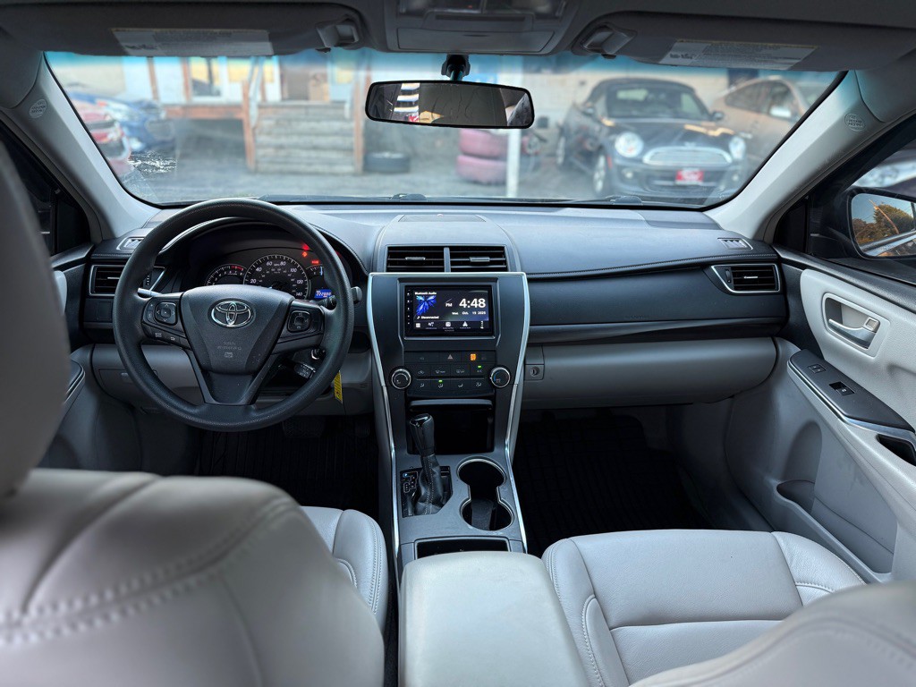 2015 Toyota Camry Image 12