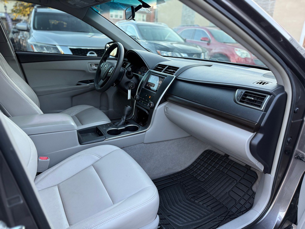 2015 Toyota Camry Image 15
