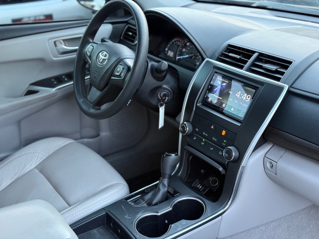 2015 Toyota Camry Image 17