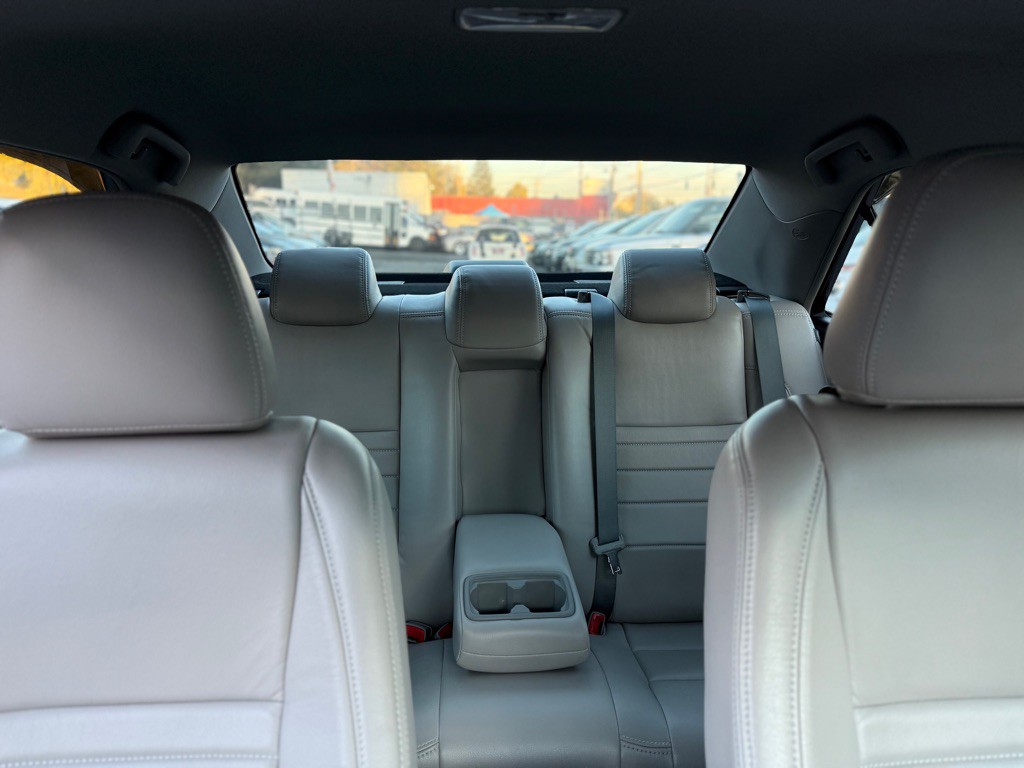 2015 Toyota Camry Image 18