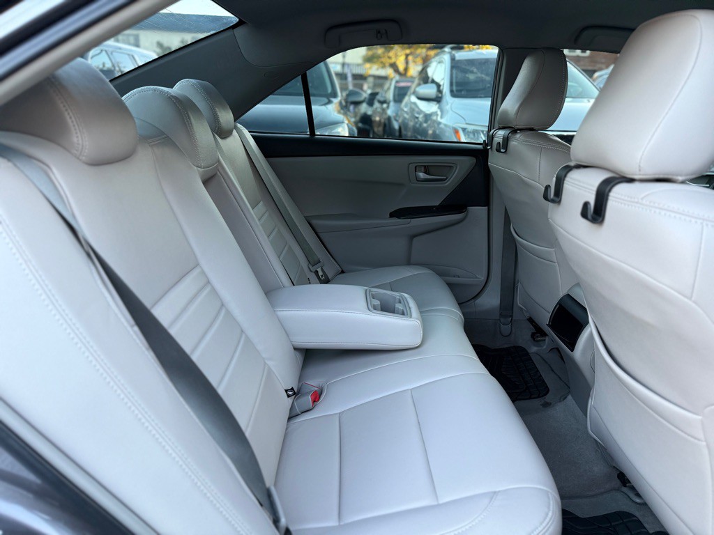 2015 Toyota Camry Image 19