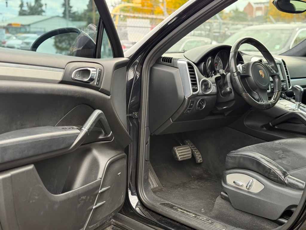 2013 Porsche Cayenne Image 8