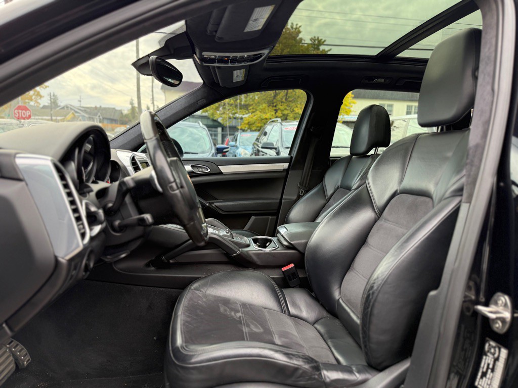 2013 Porsche Cayenne Image 9