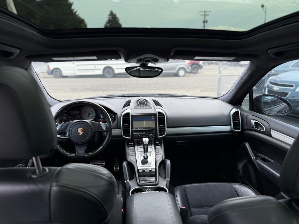 2013 Porsche Cayenne Image 12