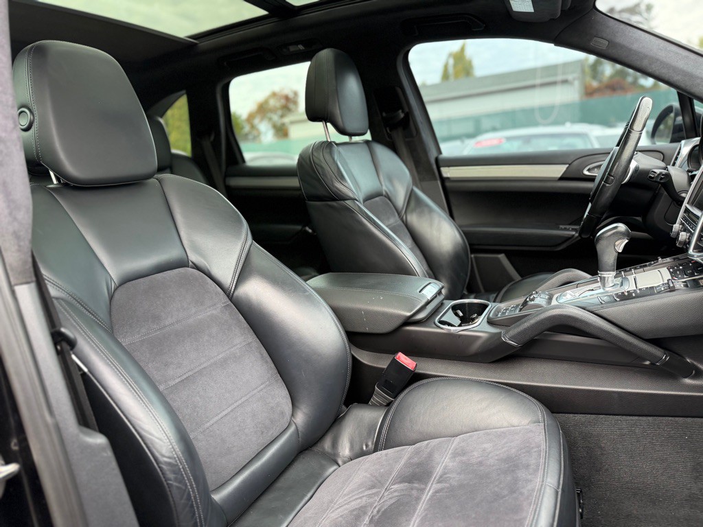 2013 Porsche Cayenne Image 16