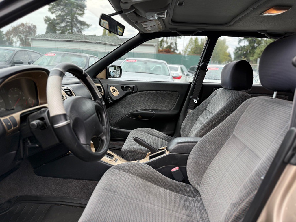 1999 Subaru Legacy Image 9