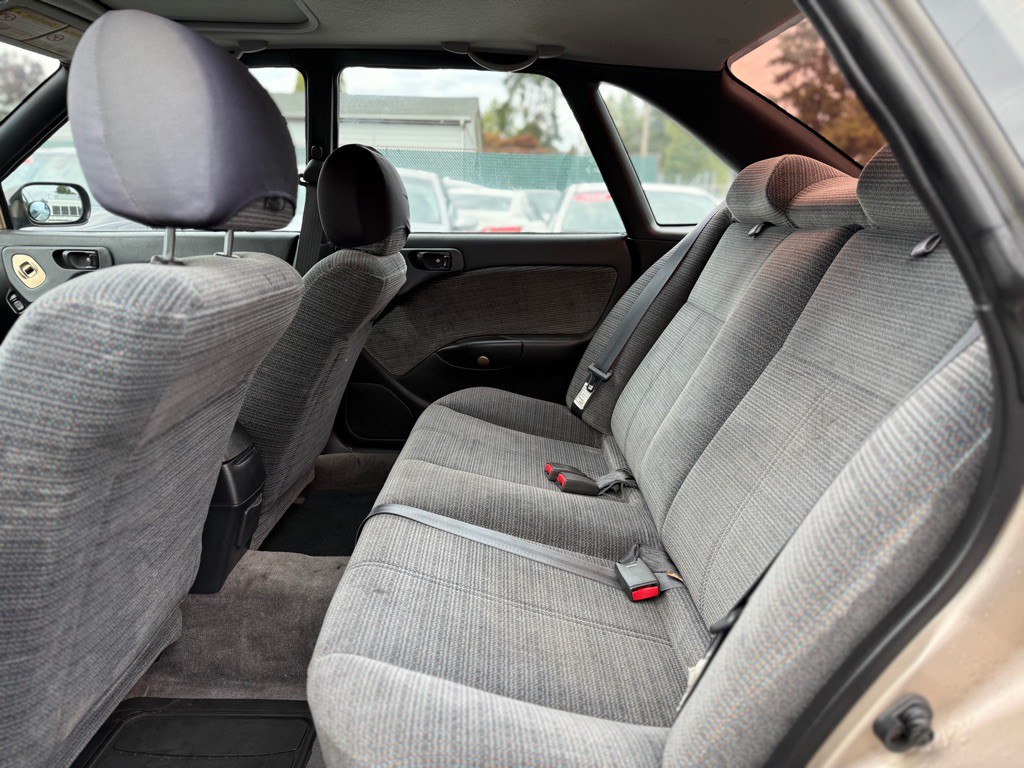 1999 Subaru Legacy Image 10