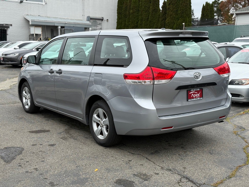 2012 Toyota Sienna Image 5