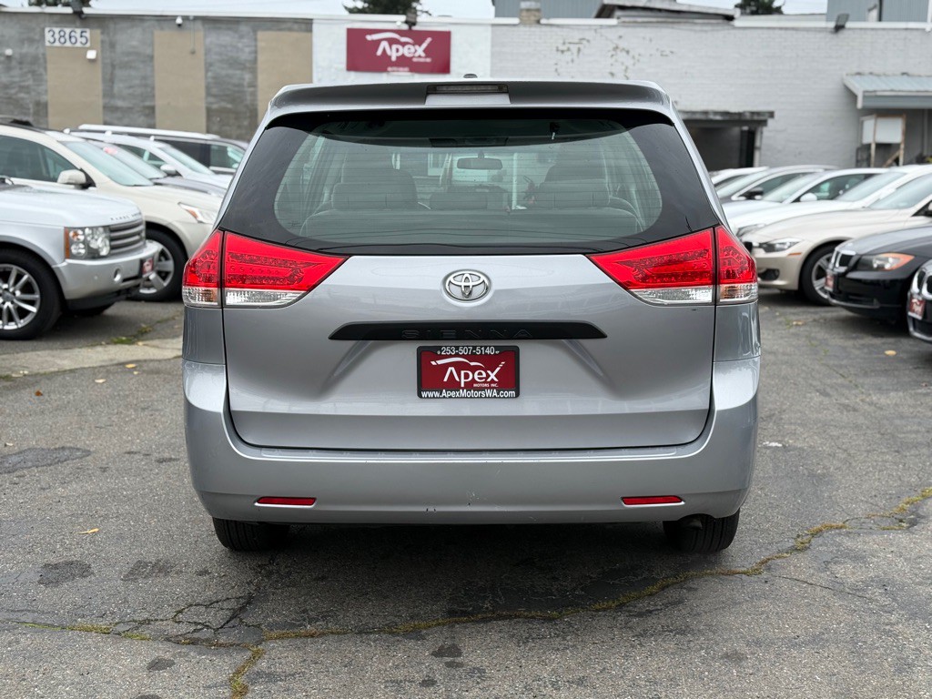 2012 Toyota Sienna Image 6