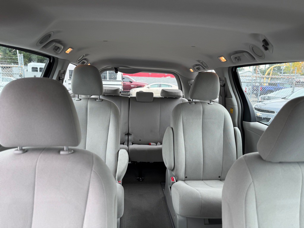 2012 Toyota Sienna Image 19