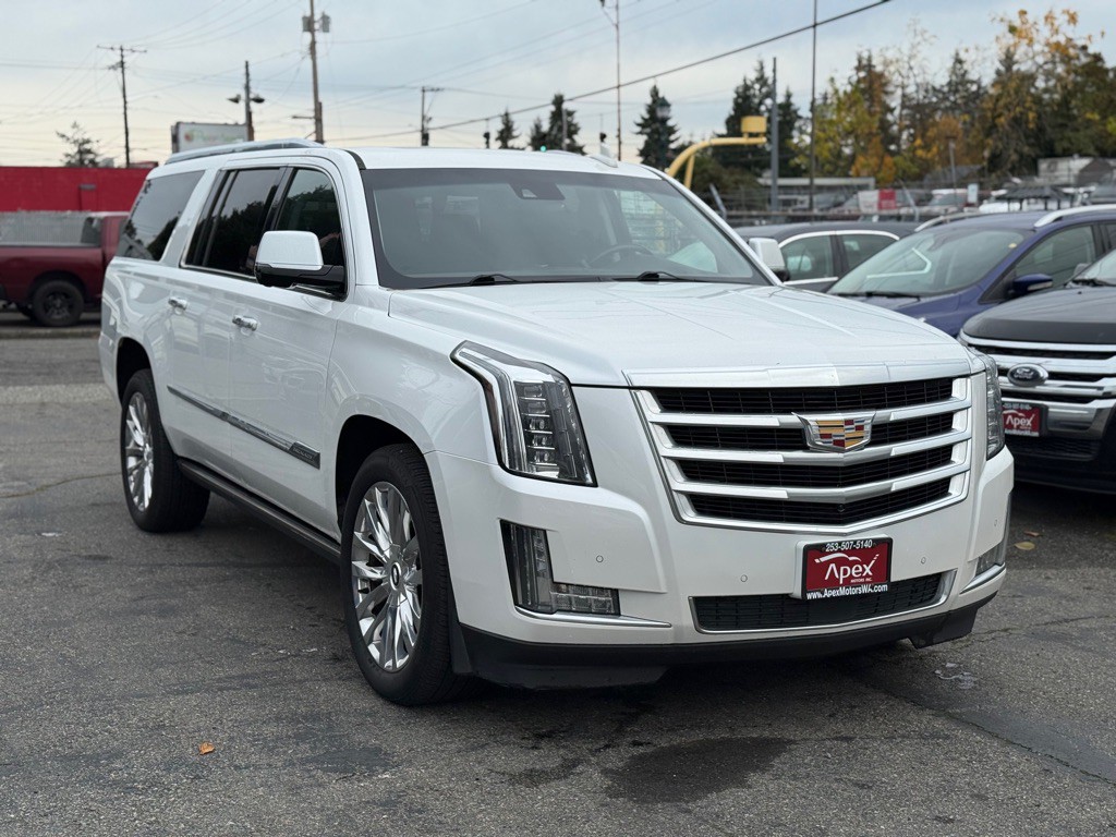 2016 Cadillac Escalade Image 2