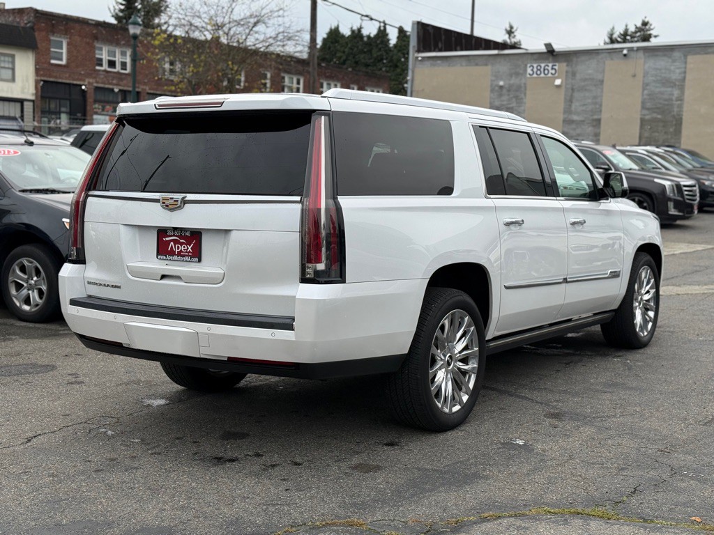 2016 Cadillac Escalade Image 4