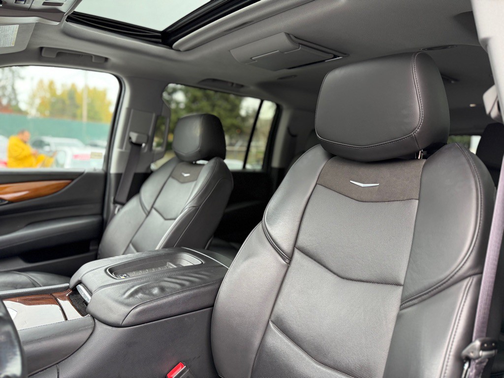 2016 Cadillac Escalade Image 11