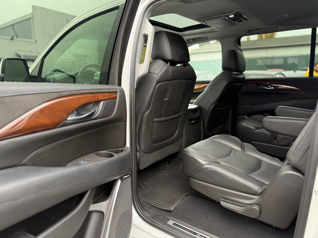 2016 Cadillac Escalade Image 12
