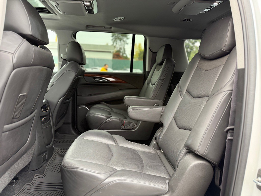 2016 Cadillac Escalade Image 13