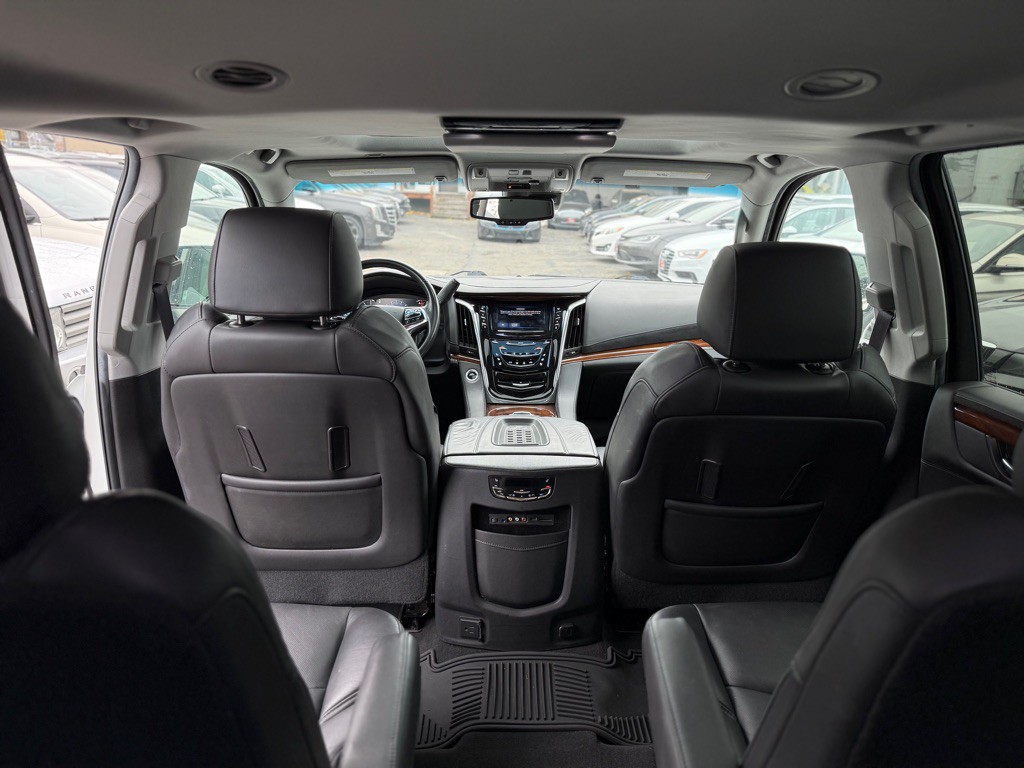 2016 Cadillac Escalade Image 15
