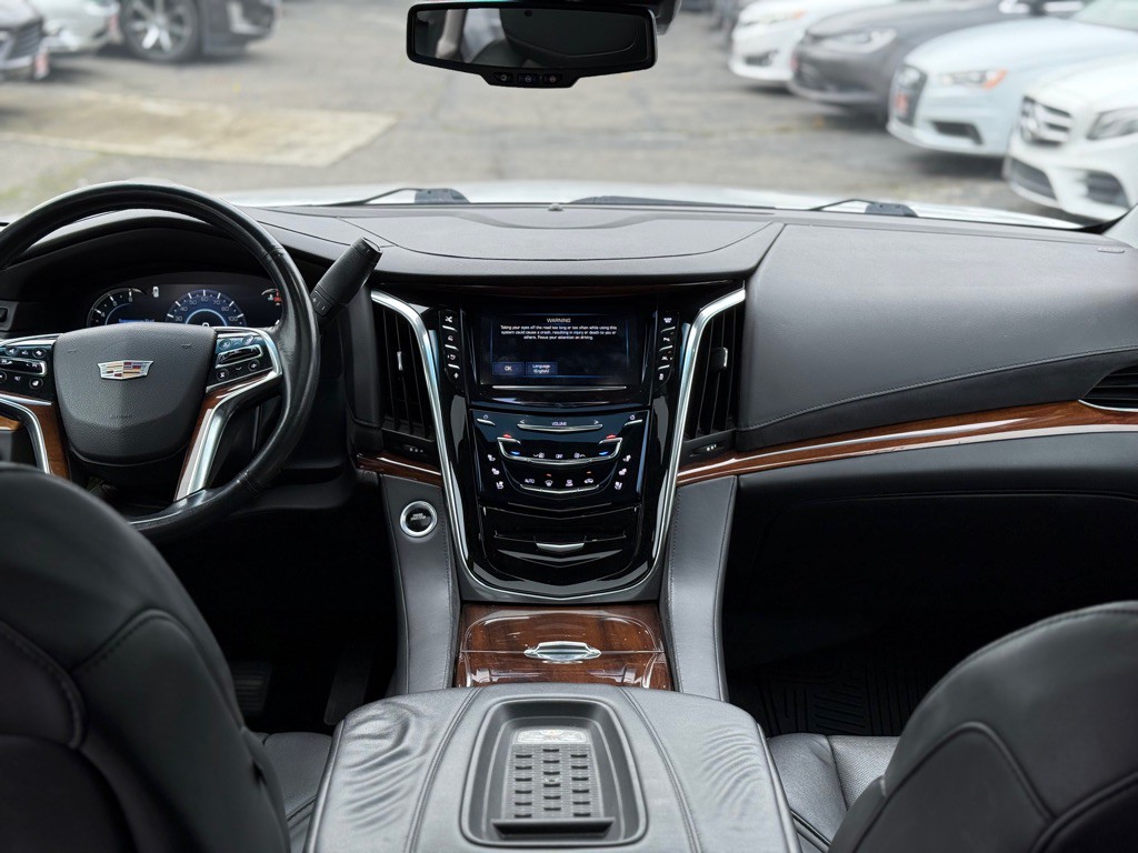 2016 Cadillac Escalade Image 16