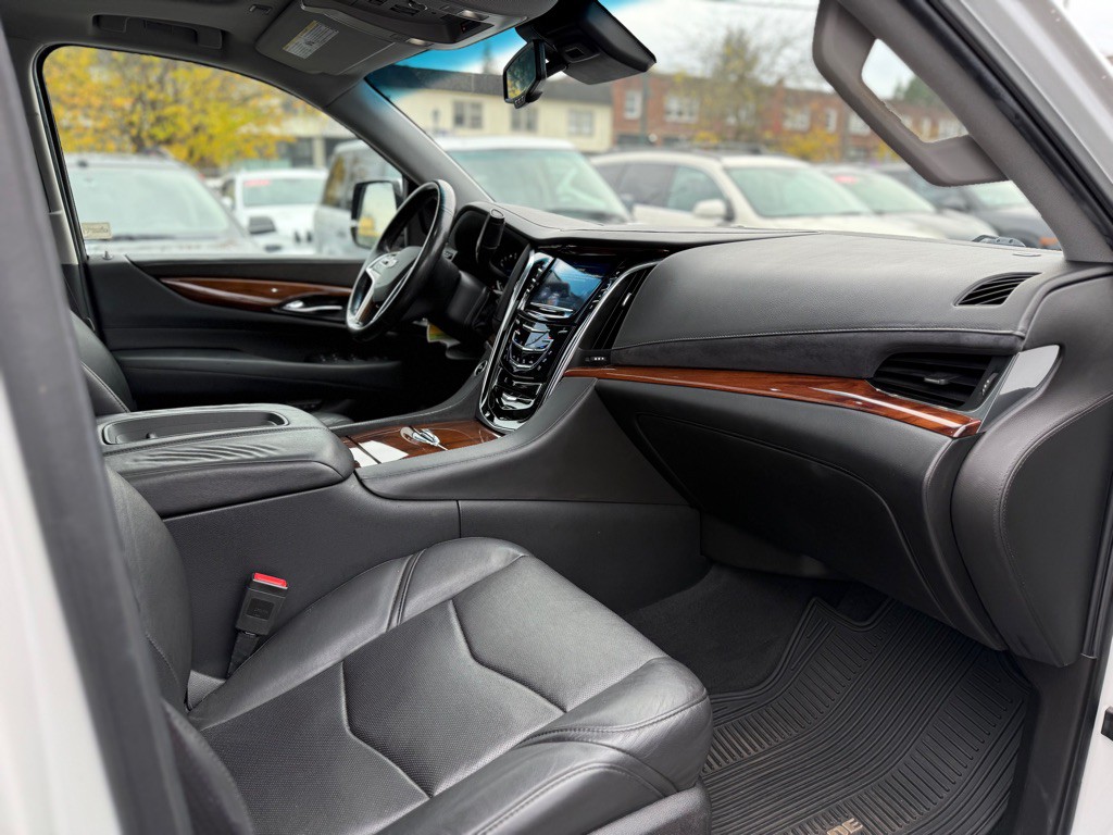 2016 Cadillac Escalade Image 18