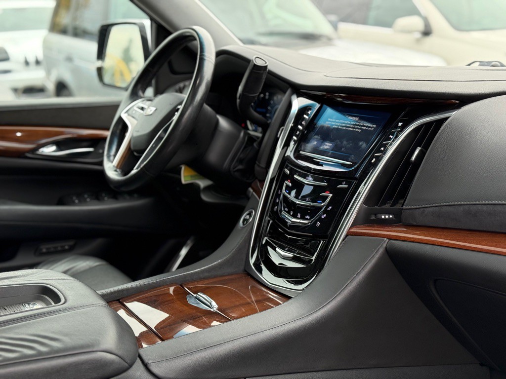 2016 Cadillac Escalade Image 20