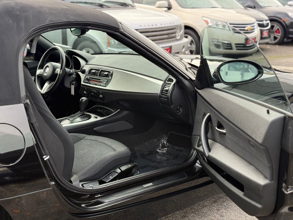 2005 BMW Z4 Image 12