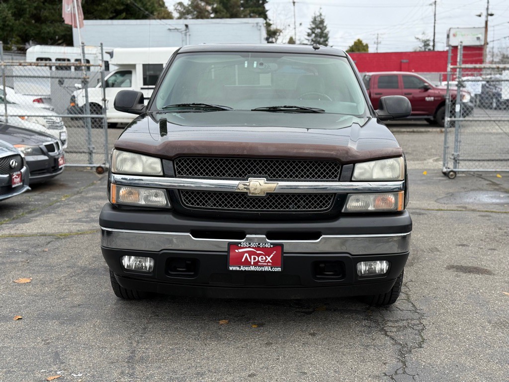 2005 Chevrolet Avalanche Image 3