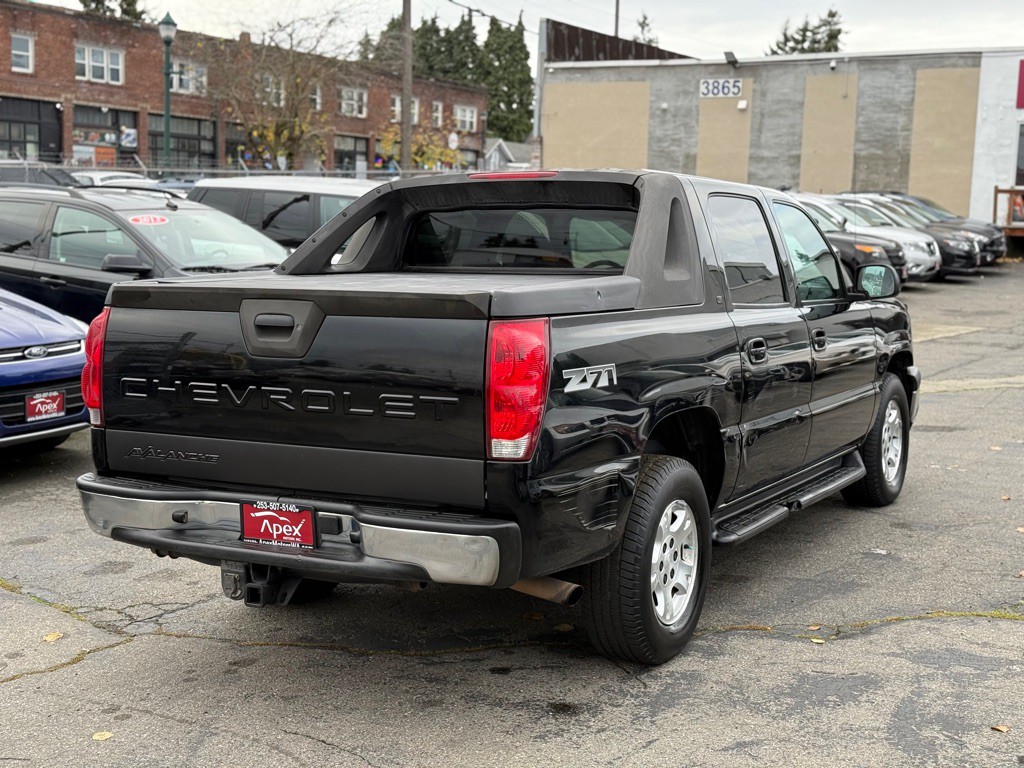 2005 Chevrolet Avalanche Image 4