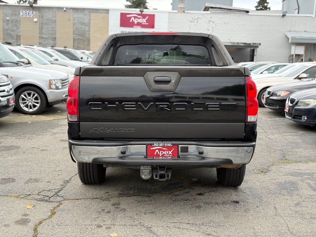 2005 Chevrolet Avalanche Image 6