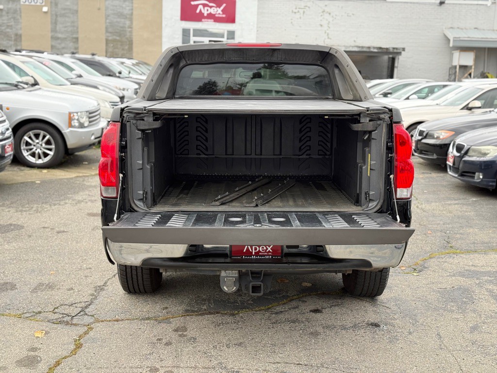 2005 Chevrolet Avalanche Image 7