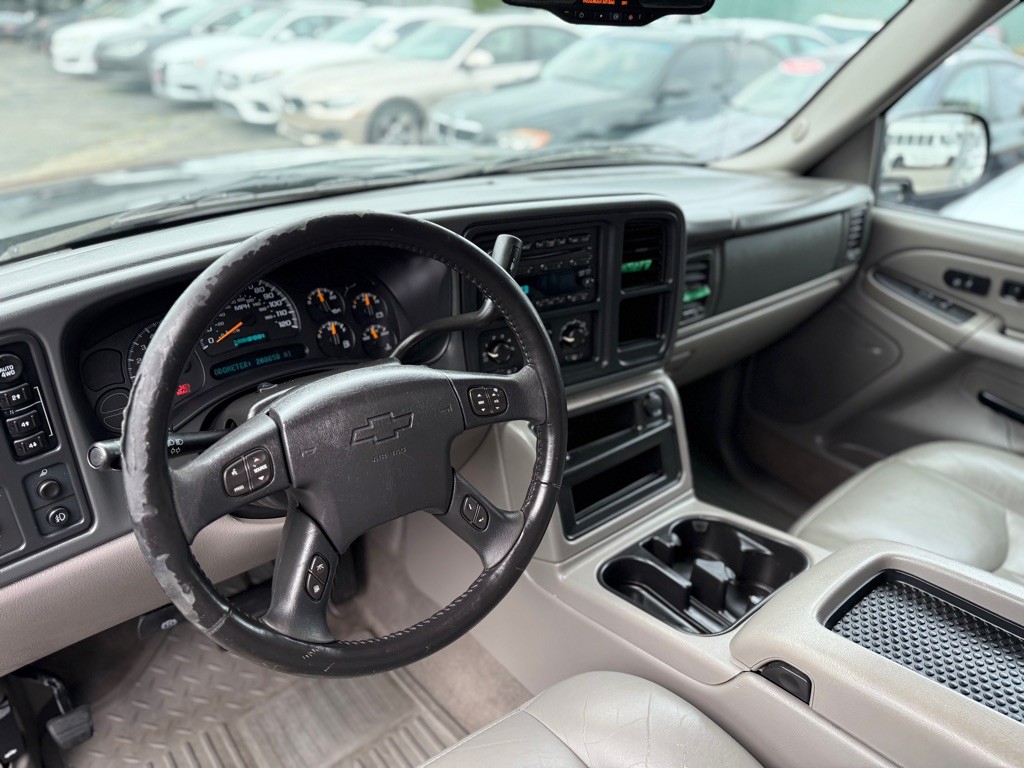 2005 Chevrolet Avalanche Image 10