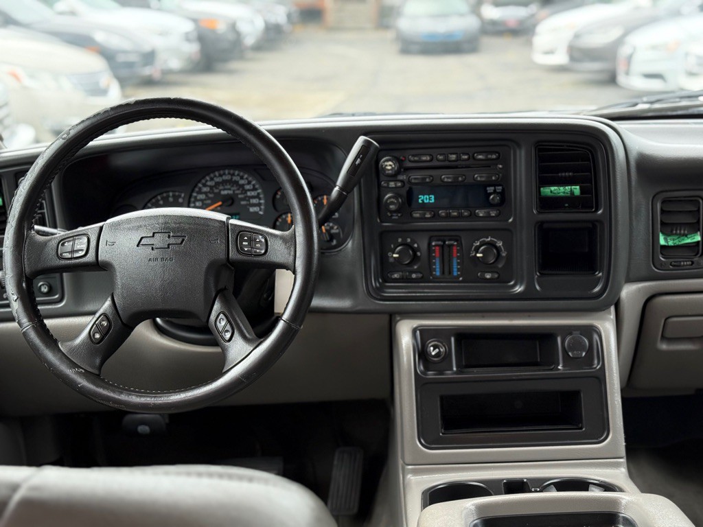 2005 Chevrolet Avalanche Image 14