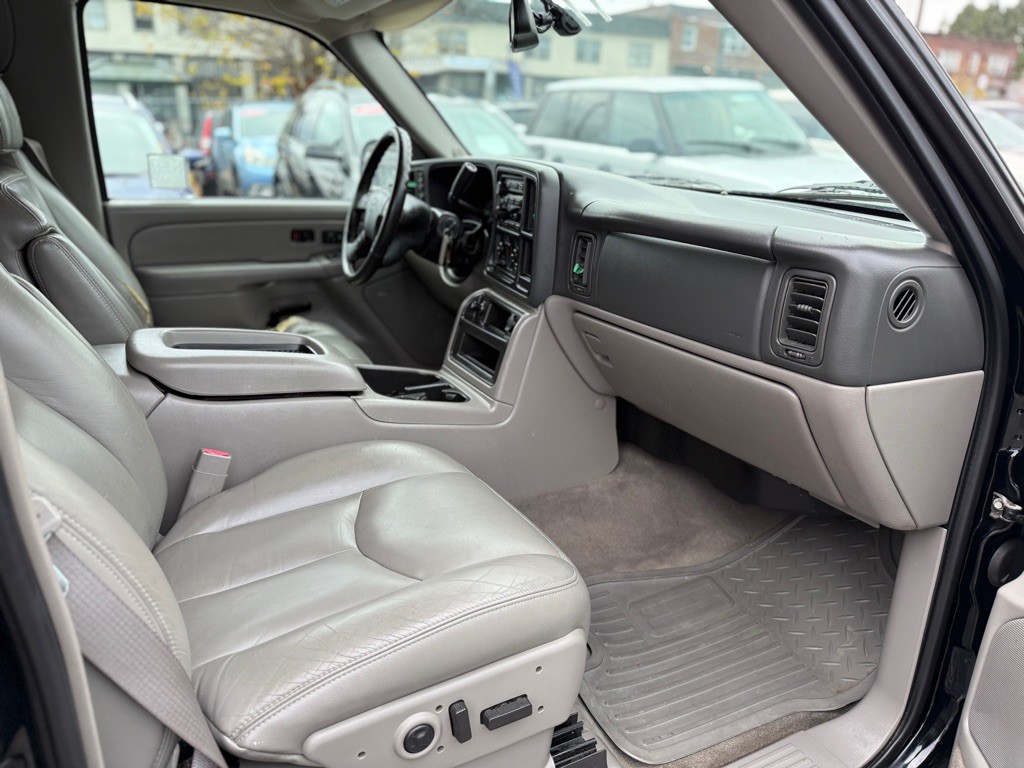 2005 Chevrolet Avalanche Image 15