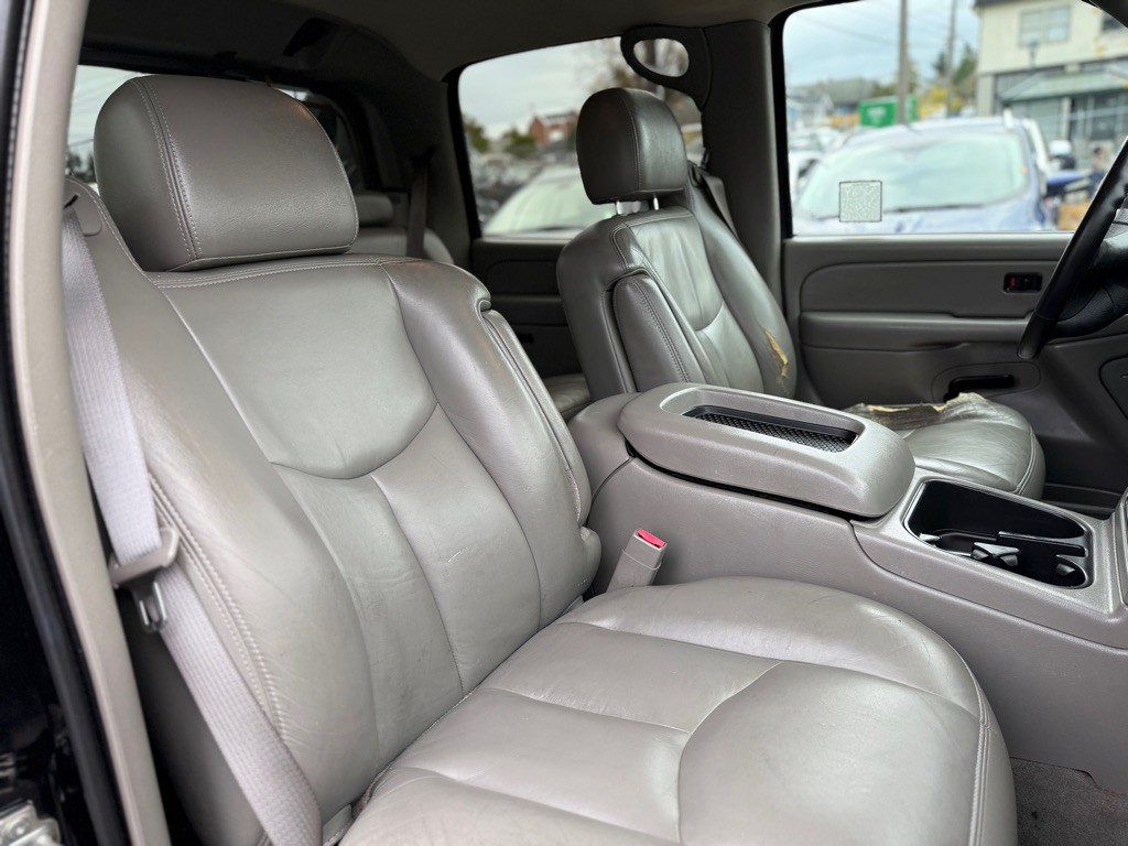 2005 Chevrolet Avalanche Image 16