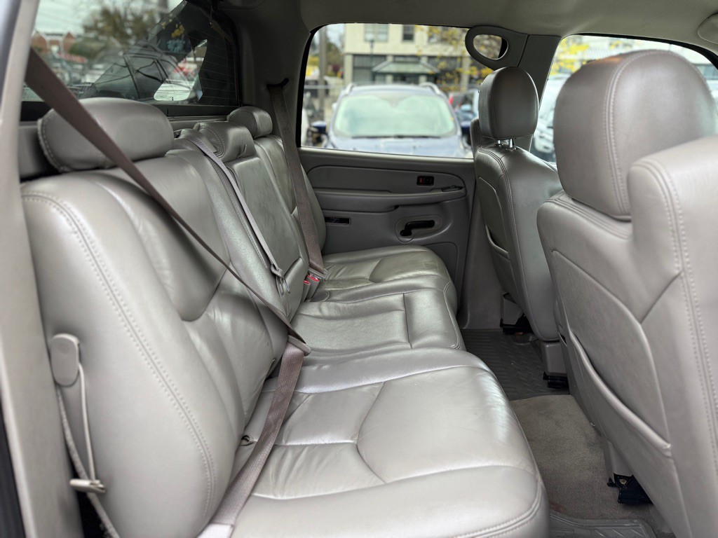 2005 Chevrolet Avalanche Image 19