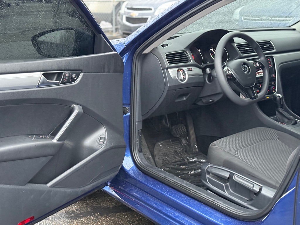 2016 Volkswagen Passat Image 9