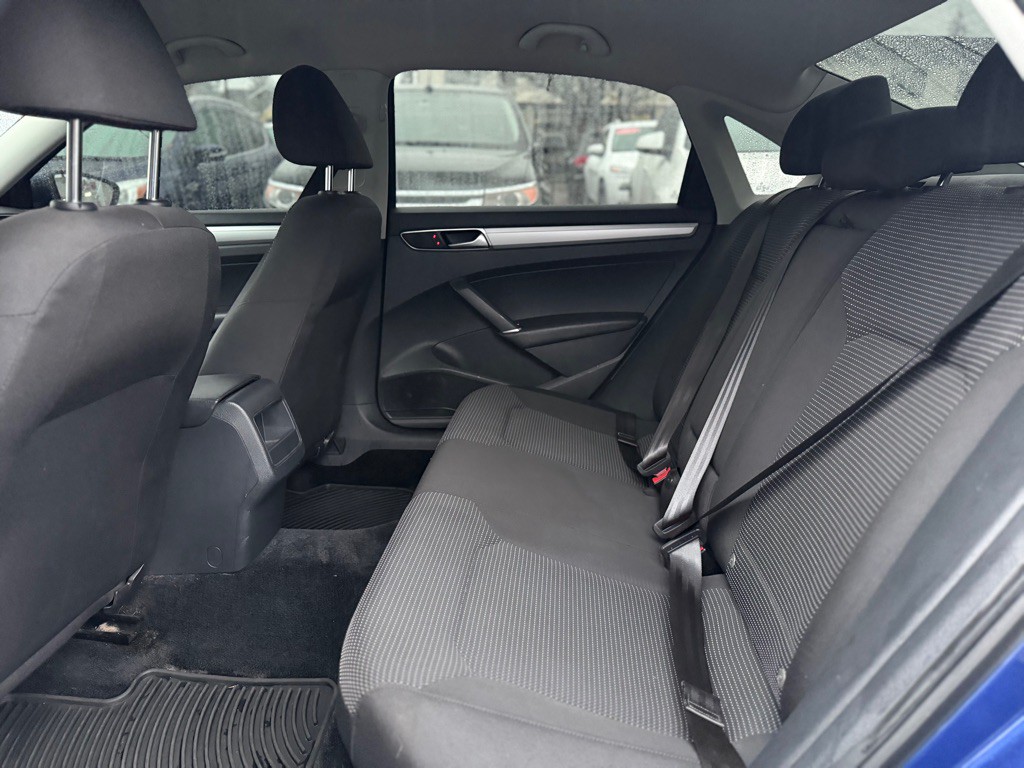 2016 Volkswagen Passat Image 12