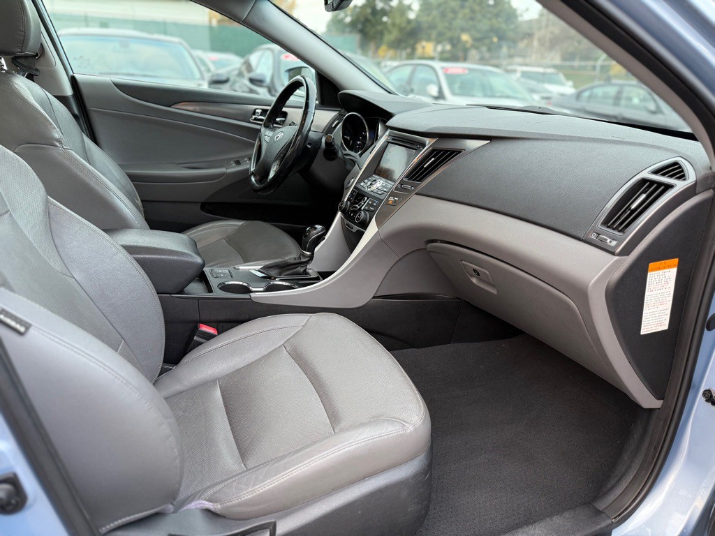 2013 Hyundai Sonata Image 16