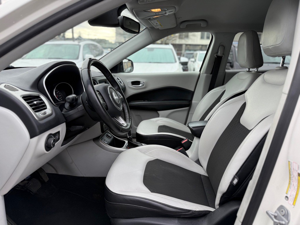 2017 Jeep Compass Image 10