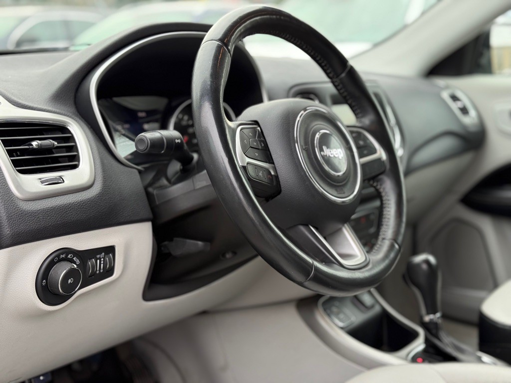 2017 Jeep Compass Image 12