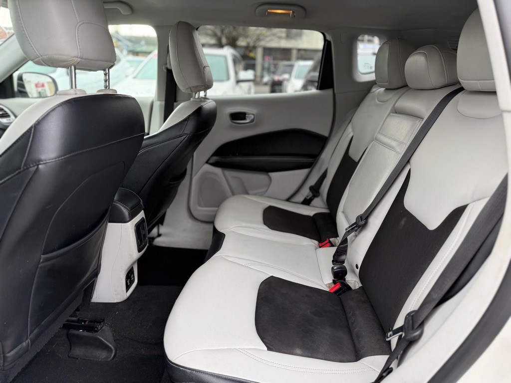 2017 Jeep Compass Image 13