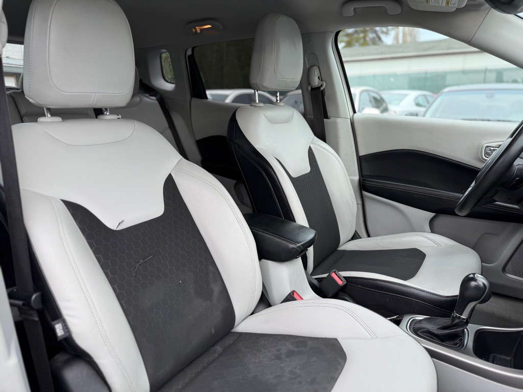 2017 Jeep Compass Image 18