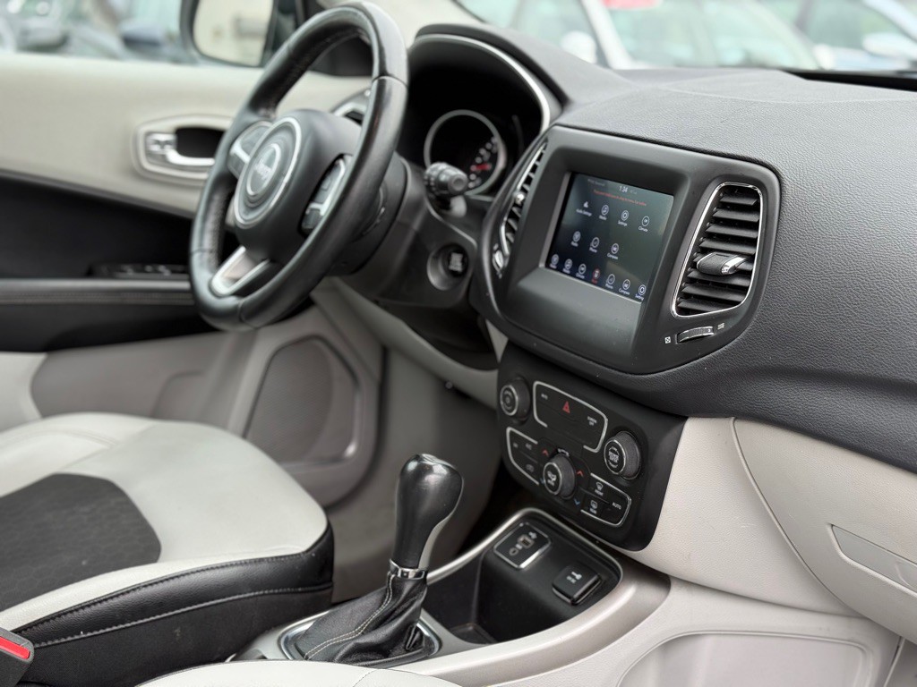 2017 Jeep Compass Image 19