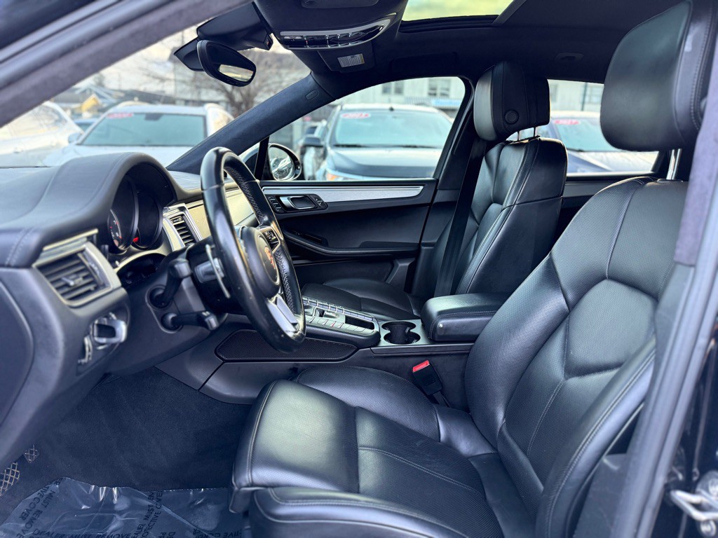 2015 Porsche Macan Image 10
