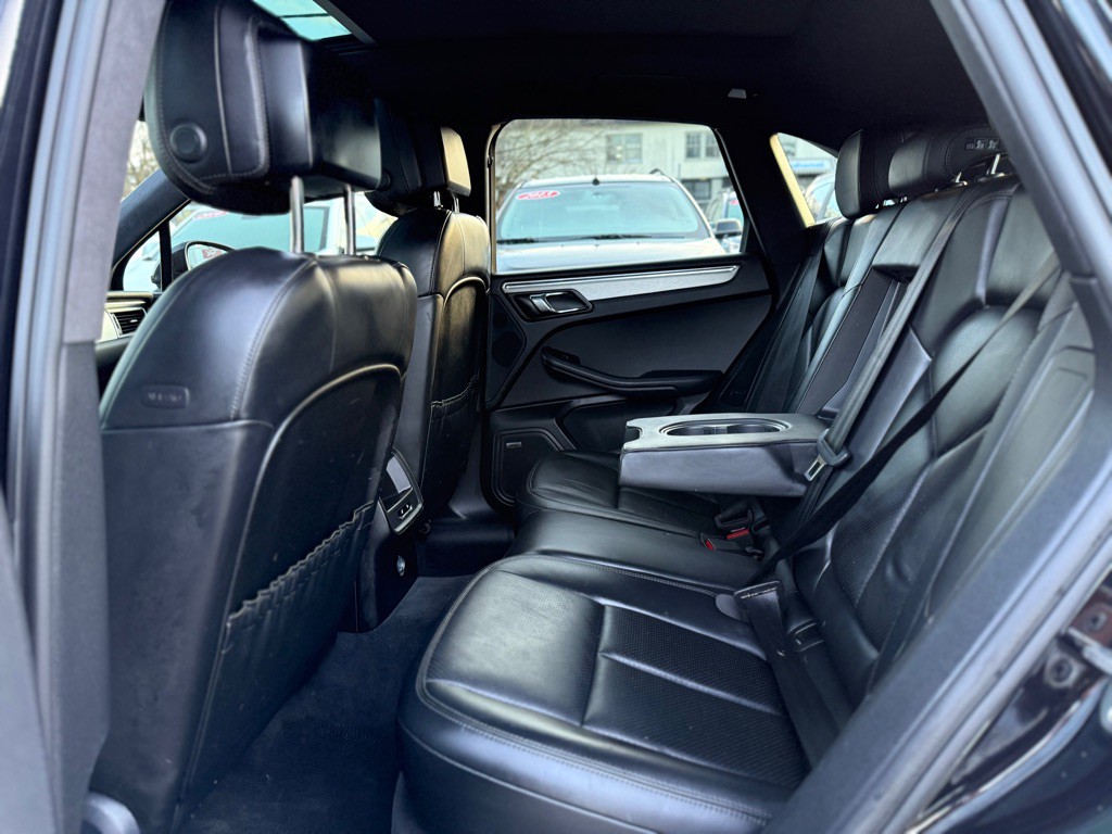 2015 Porsche Macan Image 13
