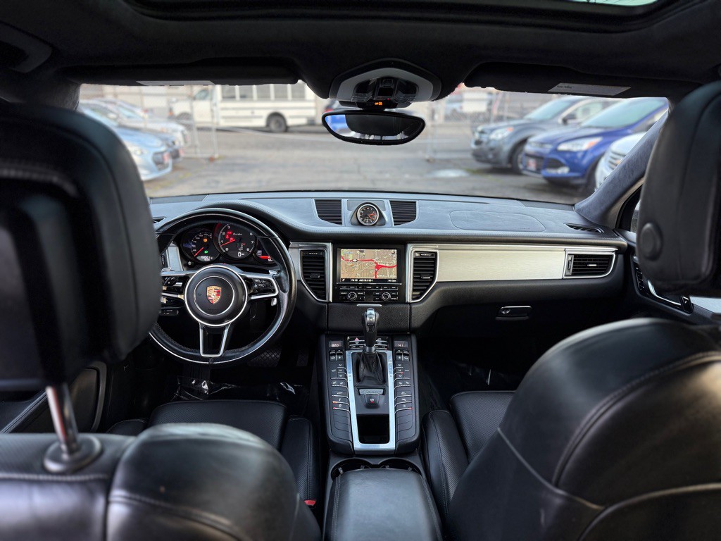 2015 Porsche Macan Image 14